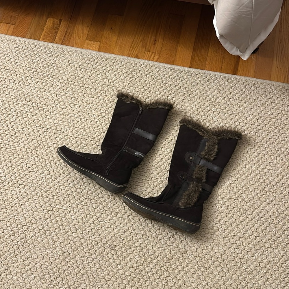 Size 6, easy to walk in flat boots. Rarely worn.